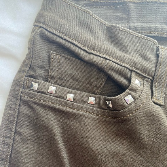 Army green studded Levi jeans. Size 0. - Picture 5 of 6